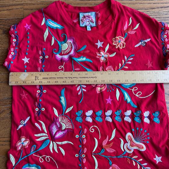 Johnny Was Averi Relaxed Red Tee 100% Cotton Botanical Embroidery Size Small - Picture 11 of 11